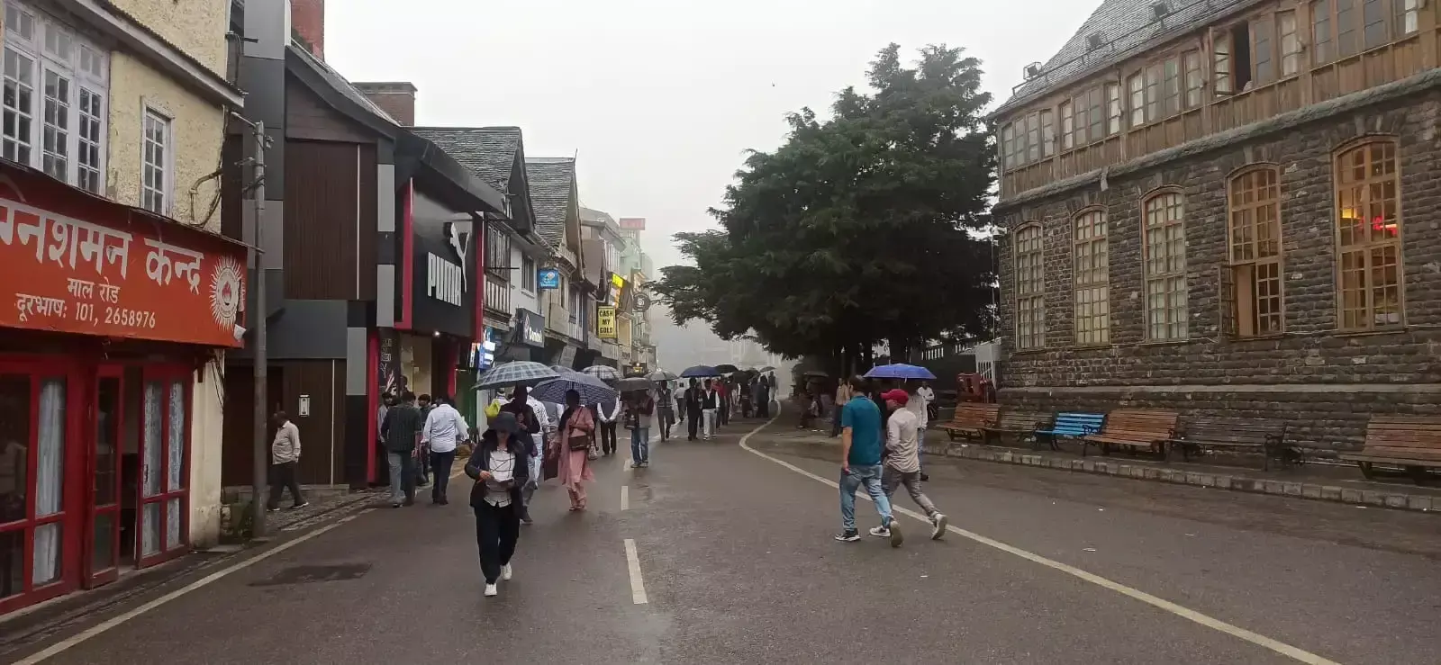 Shimla: हिमाचल में बारिश का येलो अलर्ट जारी, भूस्खलन से 166 सड़कों पर यातायात ठप