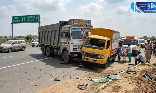 केएमपी एक्सप्रेसवे पर खड़े ट्रॉला से टकराया कैंटर, एक की मौत और दो घायल केएमपी एक्सप्रेसवे पर खड़े ट्रॉला से टकराया कैंटर, एक की मौत और दो घायल