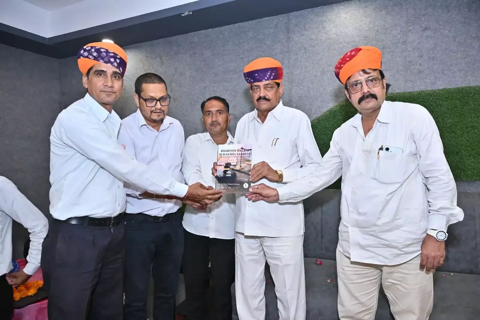 Bikaner: भारतीय नागरिक सुरक्षा संहिता पर आधारित पुस्तक का किया गया विमोचन Bikaner: भारतीय नागरिक सुरक्षा संहिता पर आधारित पुस्तक का किया गया विमोचन