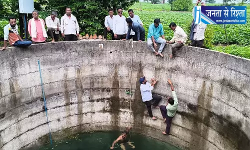 सेंगांव में किसानों का जलसमाधि आंदोलन, कृषि विभाग पर आरोप