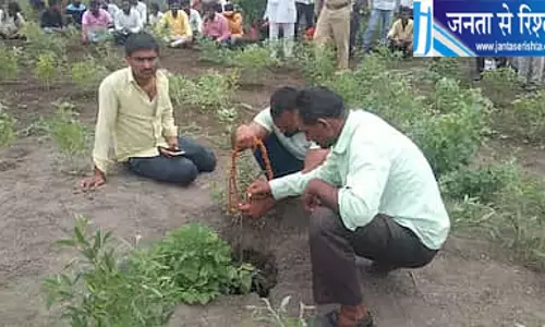 परभणी में टला हादसा, खुले बोरवेल में गिरा 3 साल का बच्चा सुरक्षित बचा परभणी में टला हादसा, खुले बोरवेल में गिरा 3 साल का बच्चा सुरक्षित बचा