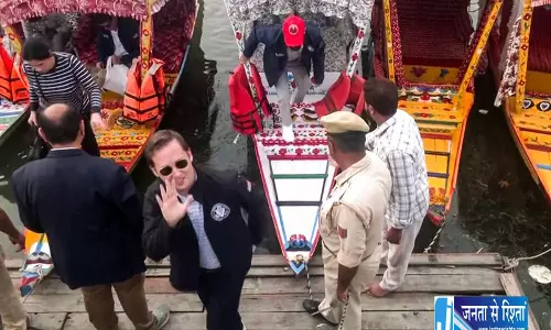 Kashmir दौरे के बाद अमेरिकी राजदूत सर्जियो गोर लेह पहुंचे Kashmir दौरे के बाद अमेरिकी राजदूत सर्जियो गोर लेह पहुंचे