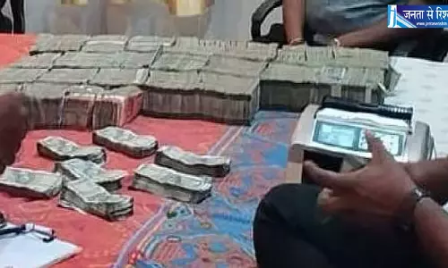 बेंगलुरु में लोकायुक्त का छापा, अफसर की 11 संपत्तियों से 18 करोड़ की संपत्ति मिली बेंगलुरु में लोकायुक्त का छापा, अफसर की 11 संपत्तियों से 18 करोड़ की संपत्ति मिली