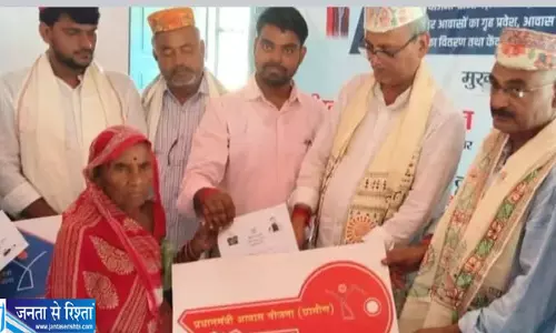पीएम आवास योजना के लाभुकों को मिली नए घर की चाबी पीएम आवास योजना के लाभुकों को मिली नए घर की चाबी