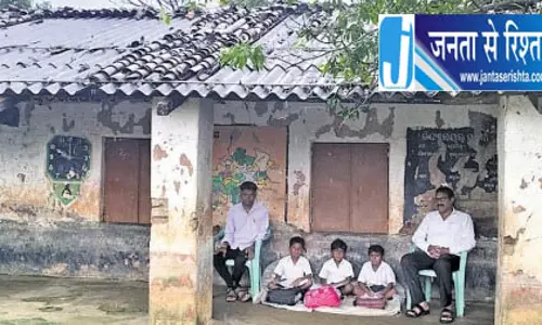 Bhabanipatana जर्जर स्कूल भवन से डरे छात्र, पढ़ाई पर असर