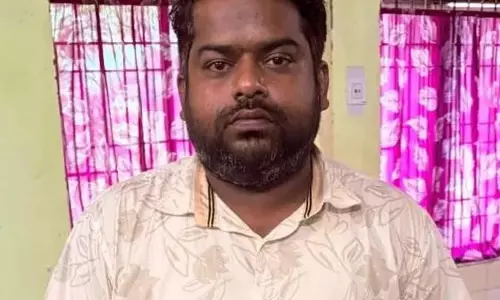ओडिशा में NHM अधिकारी ₹20 हजार रिश्वत लेते गिरफ्तार ओडिशा में NHM अधिकारी ₹20 हजार रिश्वत लेते गिरफ्तार