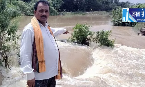 Bhadrak: नालिया नदी में 60 फ़ीट की दरार से 6 हज़ार लोग प्रभावित Bhadrak: नालिया नदी में 60 फ़ीट की दरार से 6 हज़ार लोग प्रभावित