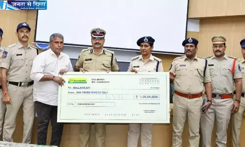 Telangana: साइबराबाद पुलिस ने मालिक बनकर धोखाधड़ी करने के मामले में 1 करोड़ रुपये बरामद किए