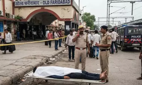 Faridabad: रेलवे स्टेशन के बाहर शव मिलने से सनसनी, युवक की पहचान में जुटी पुलिस