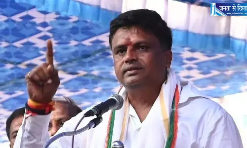 KRS से पानी छोड़े जाने के विरोध में मांड्या के किसानों का प्रदर्शन तेज KRS से पानी छोड़े जाने के विरोध में मांड्या के किसानों का प्रदर्शन तेज