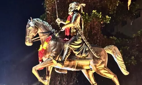 सुरक्षा और कानून व्यवस्था: क्षेत्र में शांति बनाए रखने के लिए सशस्त्र पुलिस तैनात