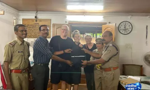 केरल में खोया बैग मिलने पर अमेरिकी पर्यटकों ने की तारीफ
