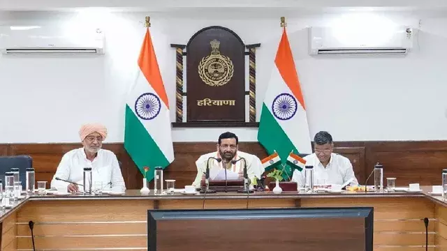 Chandigarh: हरियाणा सीएम ने अधिकारियों को चेताया, प्रॉपर्टी आईडी की शिकायतों का करें निपटारा