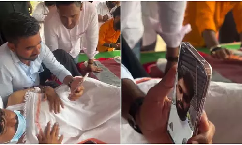 वसई-विरार में गड्ढों को लेकर अनिश्चितकालीन भूख हड़ताल, सिटी इंजीनियर के इस्तीफे की मांग