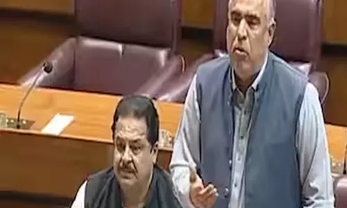 पाकिस्तान की संसद में उठा बेइज्जती का मुद्दा पूर्व स्पीकर ने सुनाई आपबीती