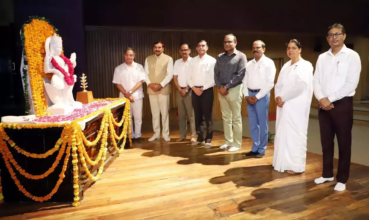 Hisar: जीवन में सफलता के लिए सकारात्मक सोच और अनुशासन जरूरी : प्रो. मोहित गुप्ता