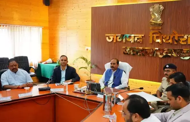 Pithoragarh: मानसून के दौरान किसी भी स्थिति से निपटने को तैयार रहें अधिकारी : अजय टम्टा