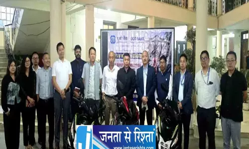 Nagaland: यूको बैंक ने कोहिमा के DC ऑफिस को स्कूटर दान किया