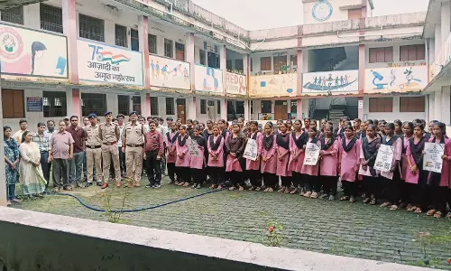 स्कूल-कॉलेज तक पहुंची रायगढ़ पुलिस, चलाया साइबर ठगी जागरूकता अभियान