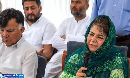 कश्मीर मुद्दे पर फिर सियासत तेज महबूबा ने अमेरिका को घेरा