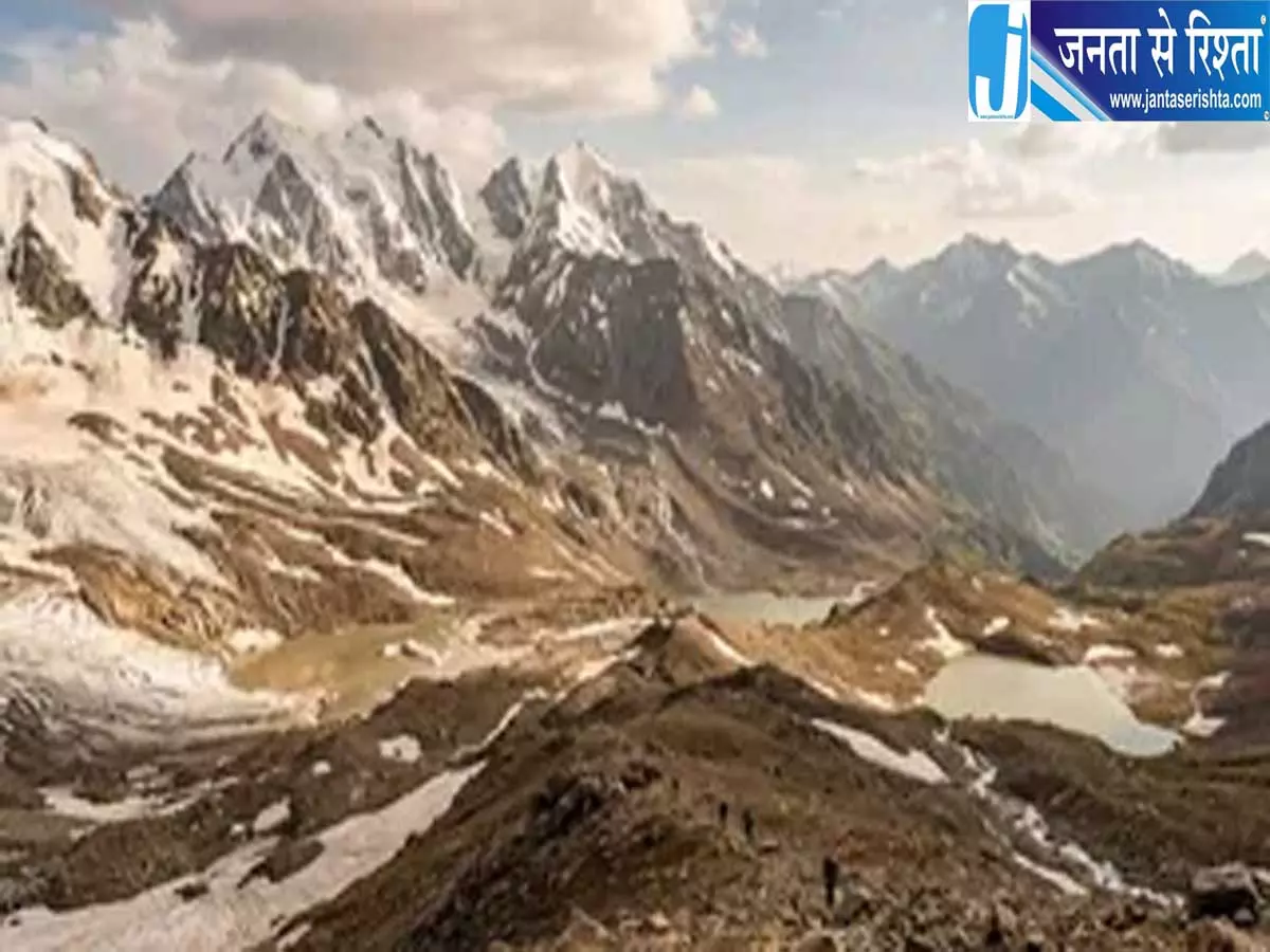 पश्चिमी हिमालय पर जलवायु संकट बढ़ा तेजी से पिघल रही बर्फ अरबों लोगों पर खतरा पश्चिमी हिमालय पर जलवायु संकट बढ़ा तेजी से पिघल रही बर्फ अरबों लोगों पर खतरा