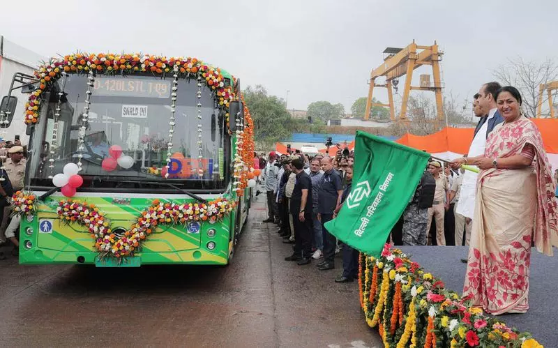 दिल्ली-कर्नाल के बीच दौड़ेंगी 5 इलेक्ट्रिक बसें दिल्ली-कर्नाल के बीच दौड़ेंगी 5 इलेक्ट्रिक बसें