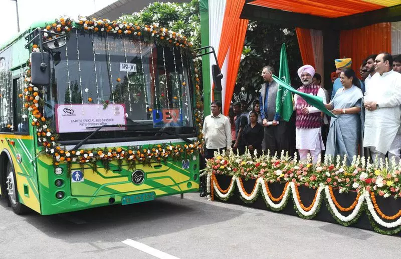 दिल्ली में 200 इलेक्ट्रिक बसों को मिली हरी झंडी दिल्ली में 200 इलेक्ट्रिक बसों को मिली हरी झंडी