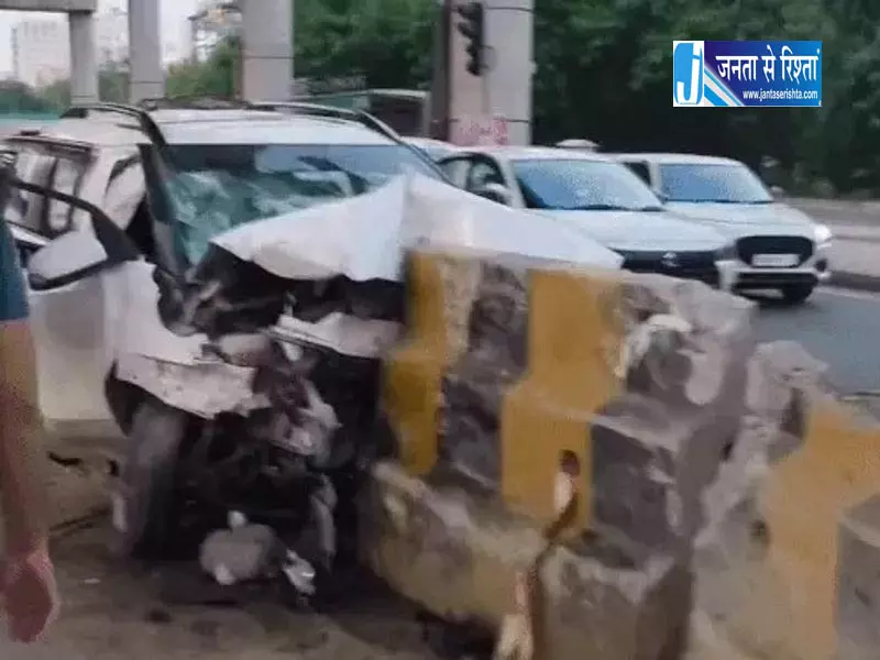 Gurugram तेज रफ्तार कार डिवाइडर से टकराई, 4 घायल Gurugram तेज रफ्तार कार डिवाइडर से टकराई, 4 घायल