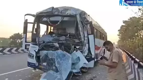 APSRTC ड्राइवर ने एसिड का कैन फटने के बाद बड़ा हादसा टाल दिया APSRTC ड्राइवर ने एसिड का कैन फटने के बाद बड़ा हादसा टाल दिया