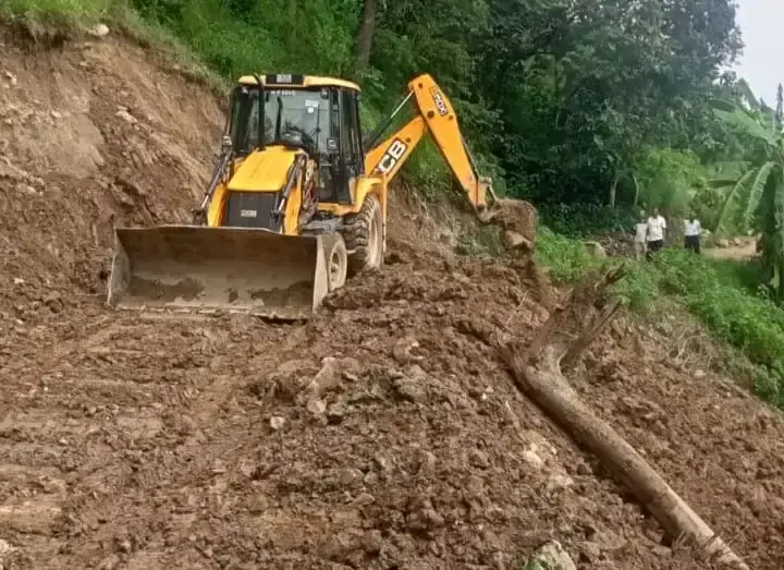 Mandi: मझारनू-कुफरू-बनेहड़ सड़क 20 दिन बाद खुली, ग्रामीणों ने ली राहत की सांस Mandi: मझारनू-कुफरू-बनेहड़ सड़क 20 दिन बाद खुली, ग्रामीणों ने ली राहत की सांस