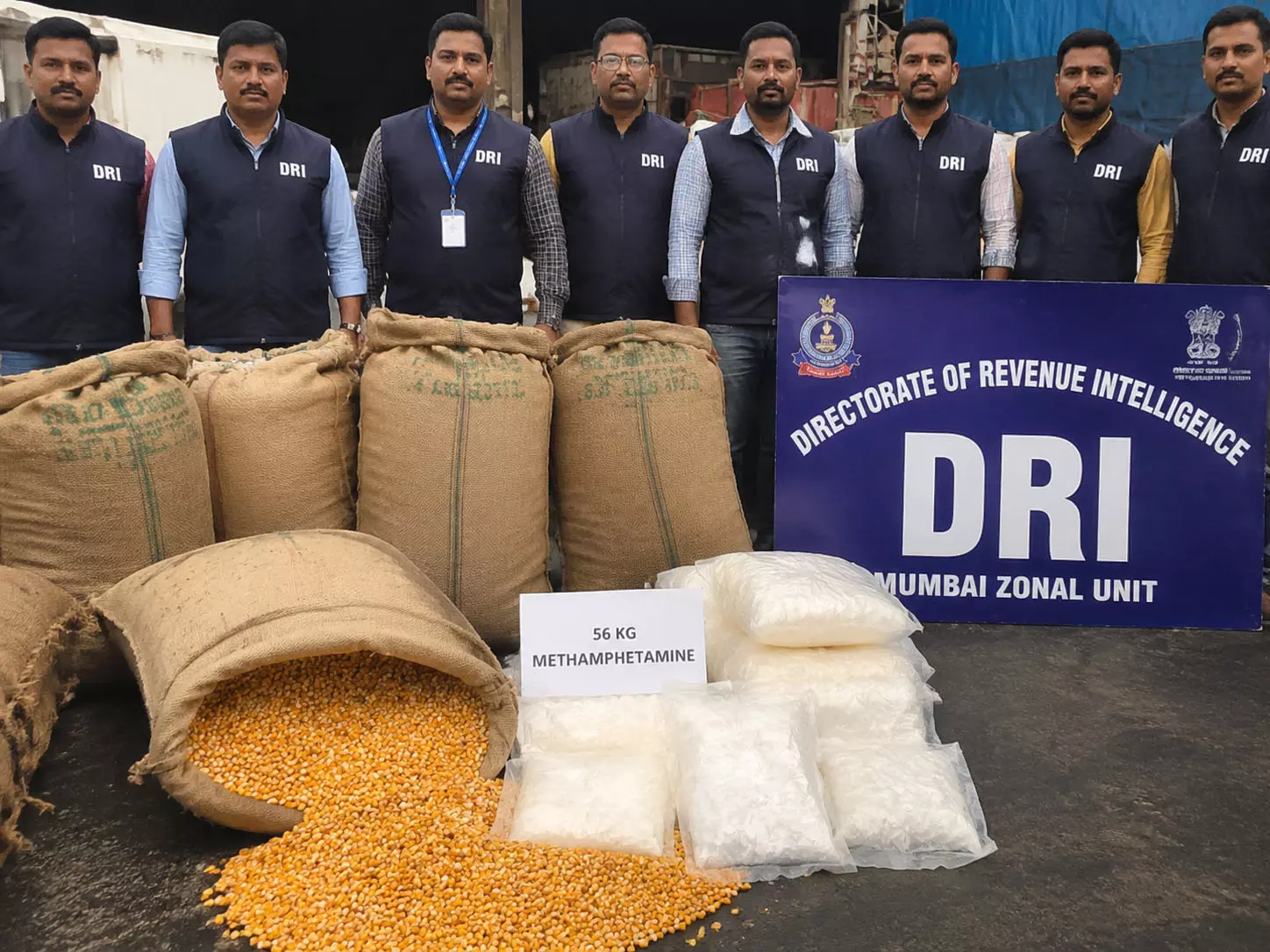 DRI की बड़ी कार्रवाई मक्के की बोरियों में छिपाई 56 किलो मेथम्फेटामाइन जब्त DRI की बड़ी कार्रवाई मक्के की बोरियों में छिपाई 56 किलो मेथम्फेटामाइन जब्त