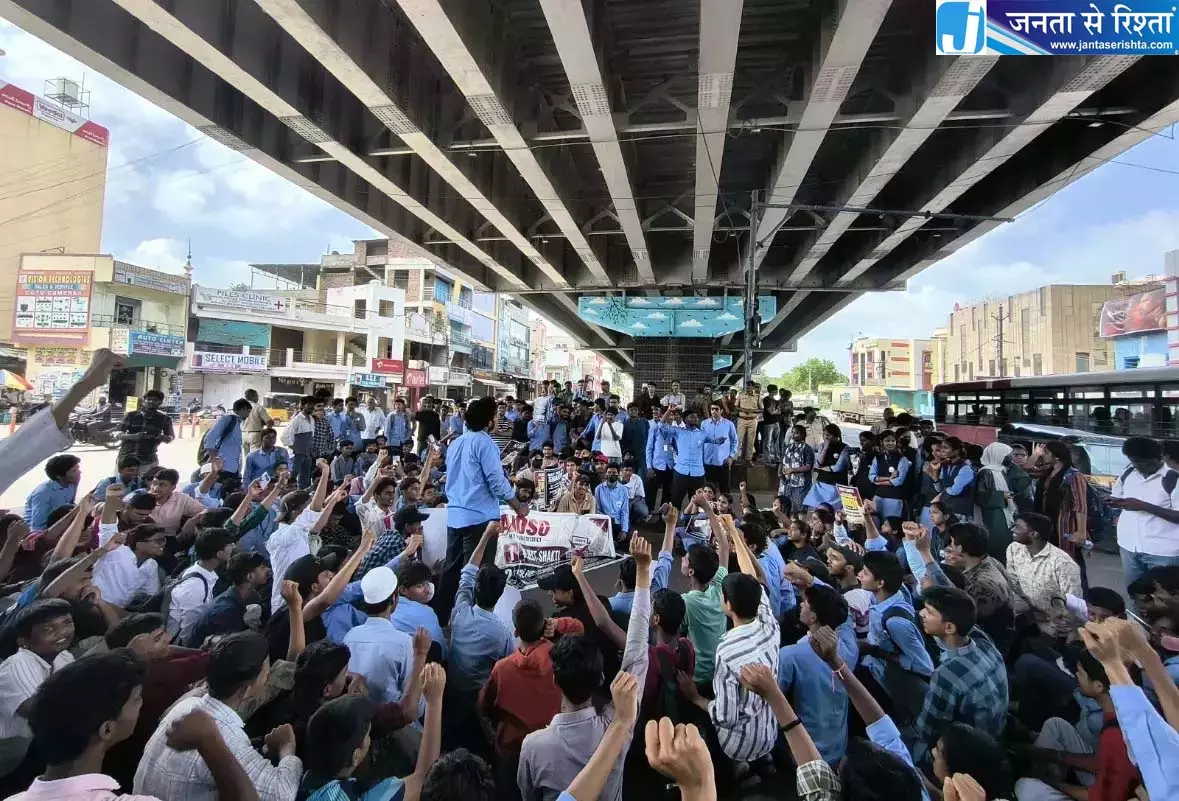 तेलंगाना में GO 97 के ख़िलाफ़ पॉलिटेक्निक छात्रों का विरोध-प्रदर्शन तेज़ तेलंगाना में GO 97 के ख़िलाफ़ पॉलिटेक्निक छात्रों का विरोध-प्रदर्शन तेज़