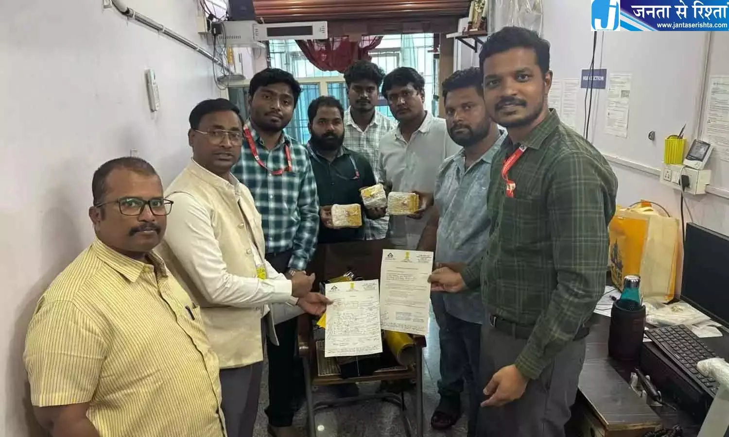 Andhra: BIS ने कडप्पा में नकली हॉलमार्क वाली सोने की ज्वेलरी ज़ब्त की Andhra: BIS ने कडप्पा में नकली हॉलमार्क वाली सोने की ज्वेलरी ज़ब्त की