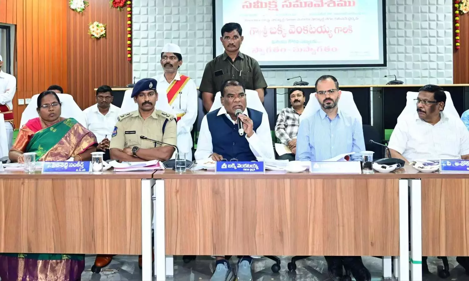 आयोग के प्रमुख ने अधिकारियों को SC/ST के अधिकारों की रक्षा करने का निर्देश दिया आयोग के प्रमुख ने अधिकारियों को SC/ST के अधिकारों की रक्षा करने का निर्देश दिया
