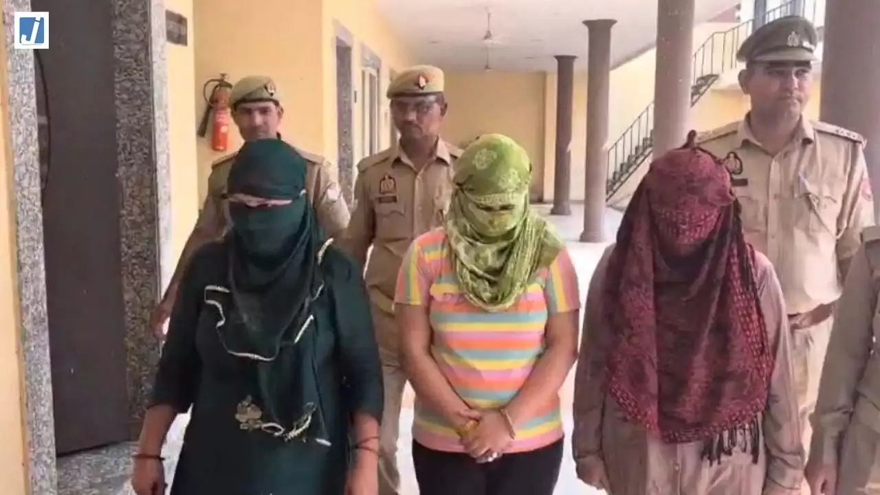 7 लाख दो, सरकारी नौकरी पाओ: फर्जी IAS विप्रा शर्मा गैंग का पर्दाफाश 7 लाख दो, सरकारी नौकरी पाओ: फर्जी IAS विप्रा शर्मा गैंग का पर्दाफाश