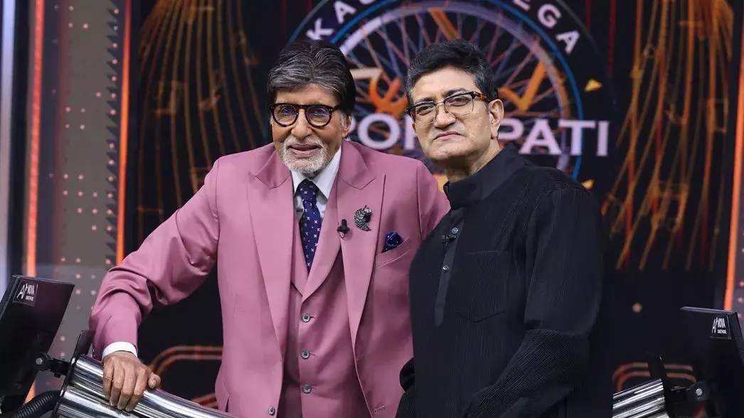 KBC 18: बिग बी और प्रसून जोशी की जुगलबंदी, मंच पर छलका दशकों का भरोसा KBC 18: बिग बी और प्रसून जोशी की जुगलबंदी, मंच पर छलका दशकों का भरोसा