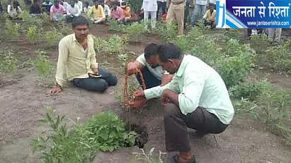 परभणी में टला हादसा, खुले बोरवेल में गिरा 3 साल का बच्चा सुरक्षित बचा परभणी में टला हादसा, खुले बोरवेल में गिरा 3 साल का बच्चा सुरक्षित बचा