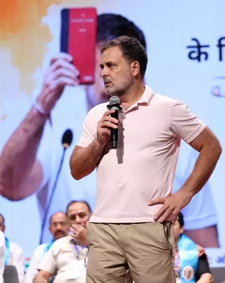 सोनिया गांधी के नाम राहुल का भावुक संदेश, अपनी मां के संघर्ष और साहस को याद किया सोनिया गांधी के नाम राहुल का भावुक संदेश, अपनी मां के संघर्ष और साहस को याद किया