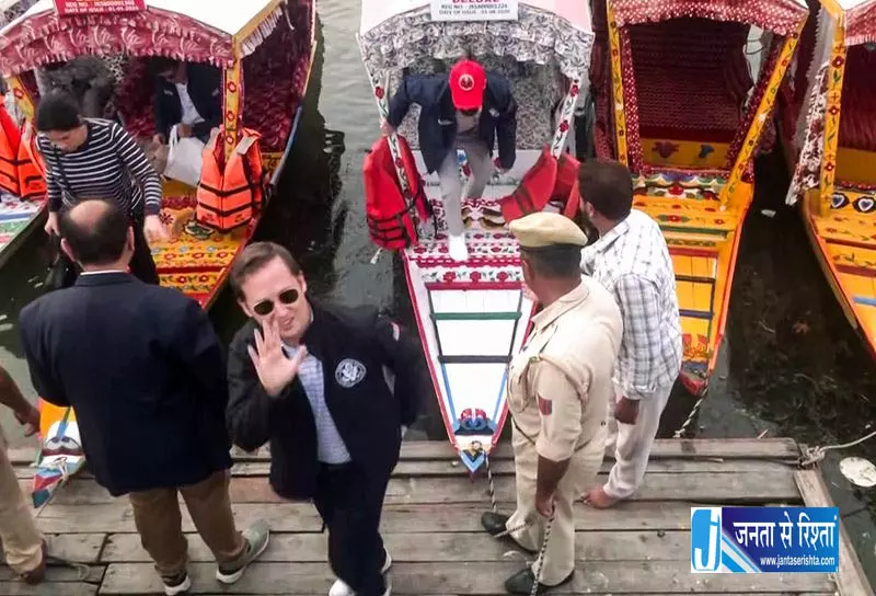 Kashmir दौरे के बाद अमेरिकी राजदूत सर्जियो गोर लेह पहुंचे Kashmir दौरे के बाद अमेरिकी राजदूत सर्जियो गोर लेह पहुंचे