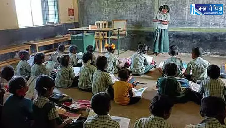कर्नाटक के सरकारी स्कूलों में SIR ड्यूटी का असर, शिक्षक चुनावी काम में व्यस्त कर्नाटक के सरकारी स्कूलों में SIR ड्यूटी का असर, शिक्षक चुनावी काम में व्यस्त