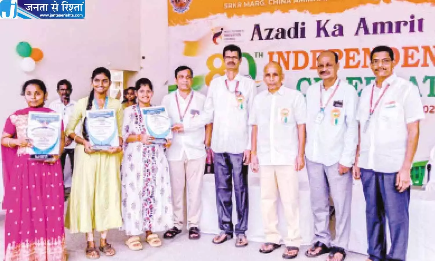 Andhra: प्रतिभाशाली छात्रों के लिए पूर्व छात्रों के नकद प्रोत्साहन की सराहना की गई Andhra: प्रतिभाशाली छात्रों के लिए पूर्व छात्रों के नकद प्रोत्साहन की सराहना की गई