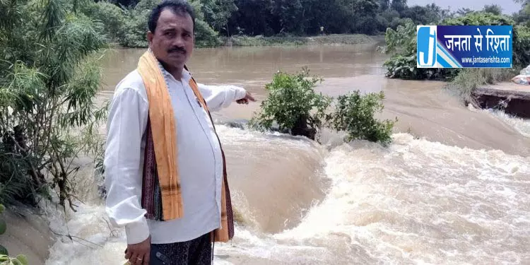 Bhadrak: नालिया नदी में 60 फ़ीट की दरार से 6 हज़ार लोग प्रभावित Bhadrak: नालिया नदी में 60 फ़ीट की दरार से 6 हज़ार लोग प्रभावित