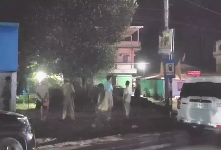जलपाईगुड़ी पुलिस ने ड्रग्स बनाने के आरोप में स्कूल के शिक्षक को किया गिरफ्तार जलपाईगुड़ी पुलिस ने ड्रग्स बनाने के आरोप में स्कूल के शिक्षक को किया गिरफ्तार