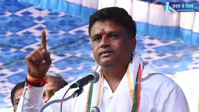 KRS से पानी छोड़े जाने के विरोध में मांड्या के किसानों का प्रदर्शन तेज KRS से पानी छोड़े जाने के विरोध में मांड्या के किसानों का प्रदर्शन तेज
