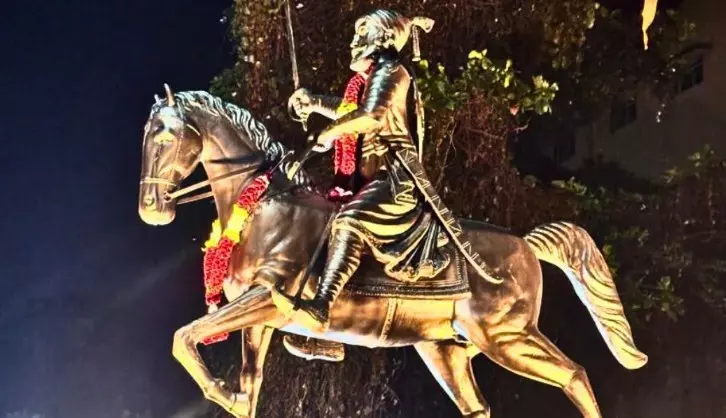 सुरक्षा और कानून व्यवस्था: क्षेत्र में शांति बनाए रखने के लिए सशस्त्र पुलिस तैनात सुरक्षा और कानून व्यवस्था: क्षेत्र में शांति बनाए रखने के लिए सशस्त्र पुलिस तैनात