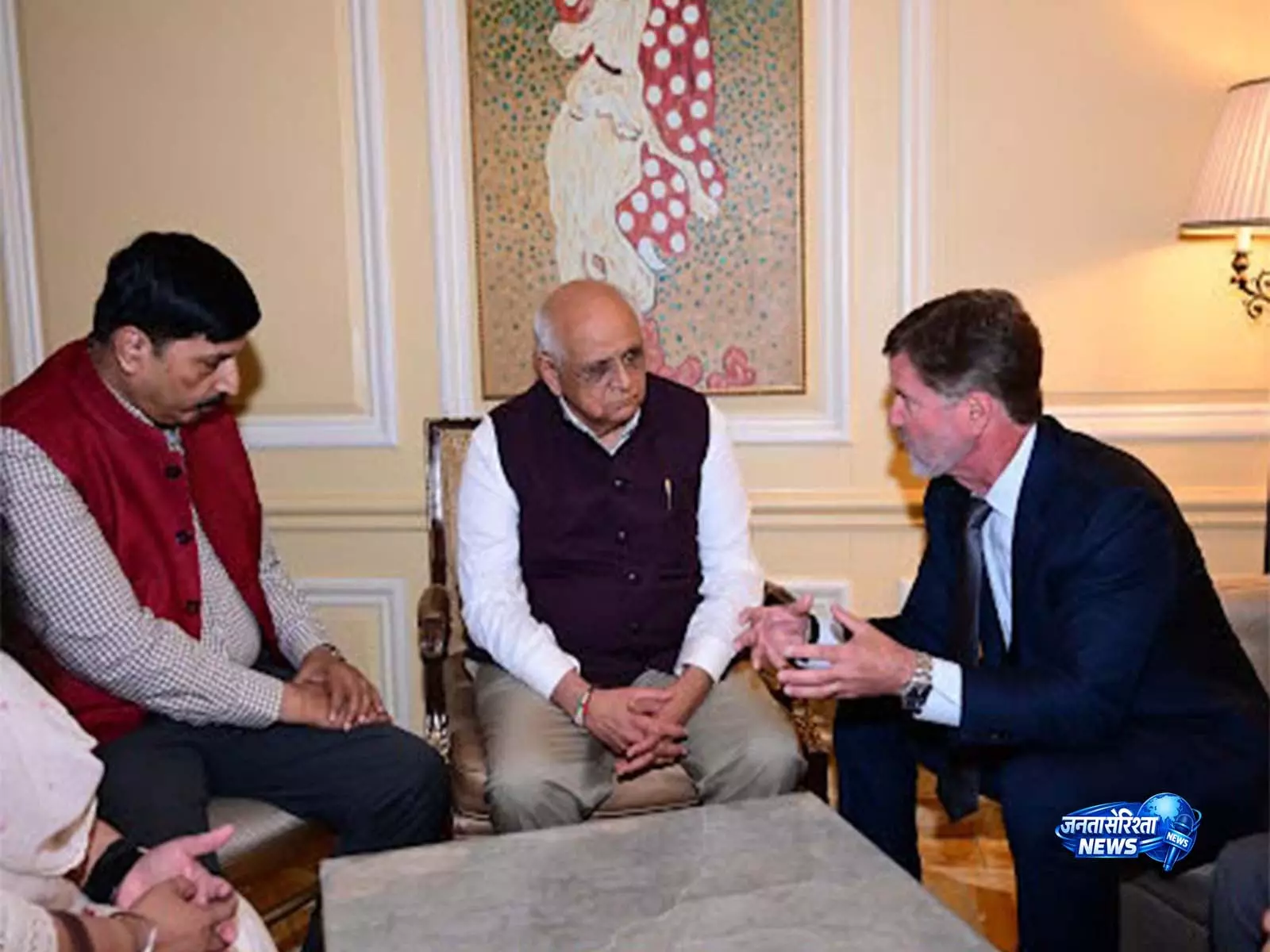 गुजरात CM पटेल ने वॉलमार्ट VP से की मुलाकात गुजरात CM पटेल ने वॉलमार्ट VP से की मुलाकात