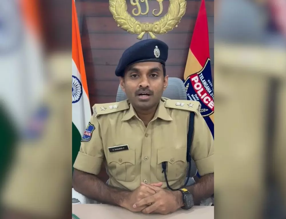 महबूबाबाद में बड़ा एक्शन: छात्र के साथ बदसलूकी के आरोप में SHO हटाए गए महबूबाबाद में बड़ा एक्शन: छात्र के साथ बदसलूकी के आरोप में SHO हटाए गए