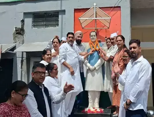 Dehradun: राजीव गांधी की जयंती पर कांग्रेस का कार्यक्रम, सूचना क्रांति और पंचायती राज पर चर्चा Dehradun: राजीव गांधी की जयंती पर कांग्रेस का कार्यक्रम, सूचना क्रांति और पंचायती राज पर चर्चा