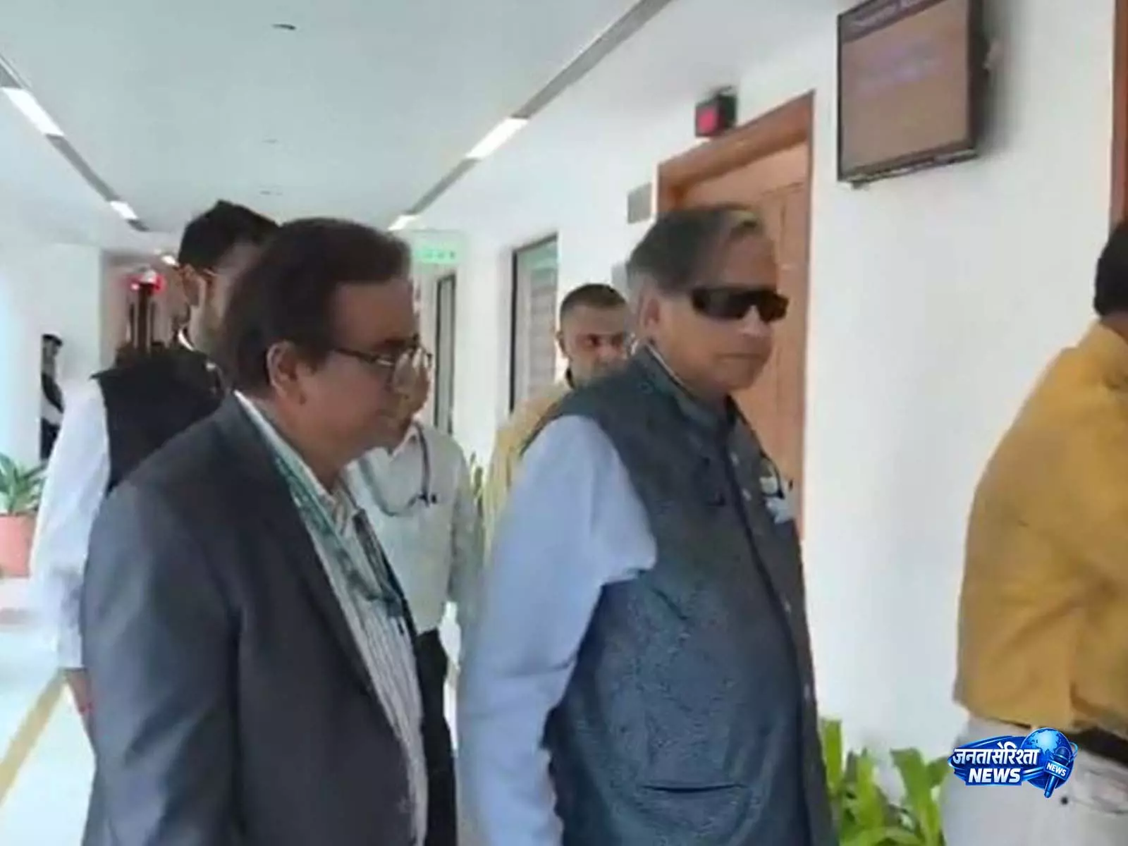 पासपोर्ट सेवा पर शशि थरूर की अध्यक्षता वाली समिति की बैठक पासपोर्ट सेवा पर शशि थरूर की अध्यक्षता वाली समिति की बैठक