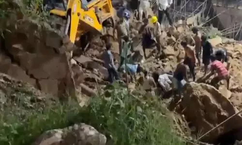 मोहाली अस्पताल निर्माण स्थल पर मिट्टी धंसी रेस्क्यू जारी